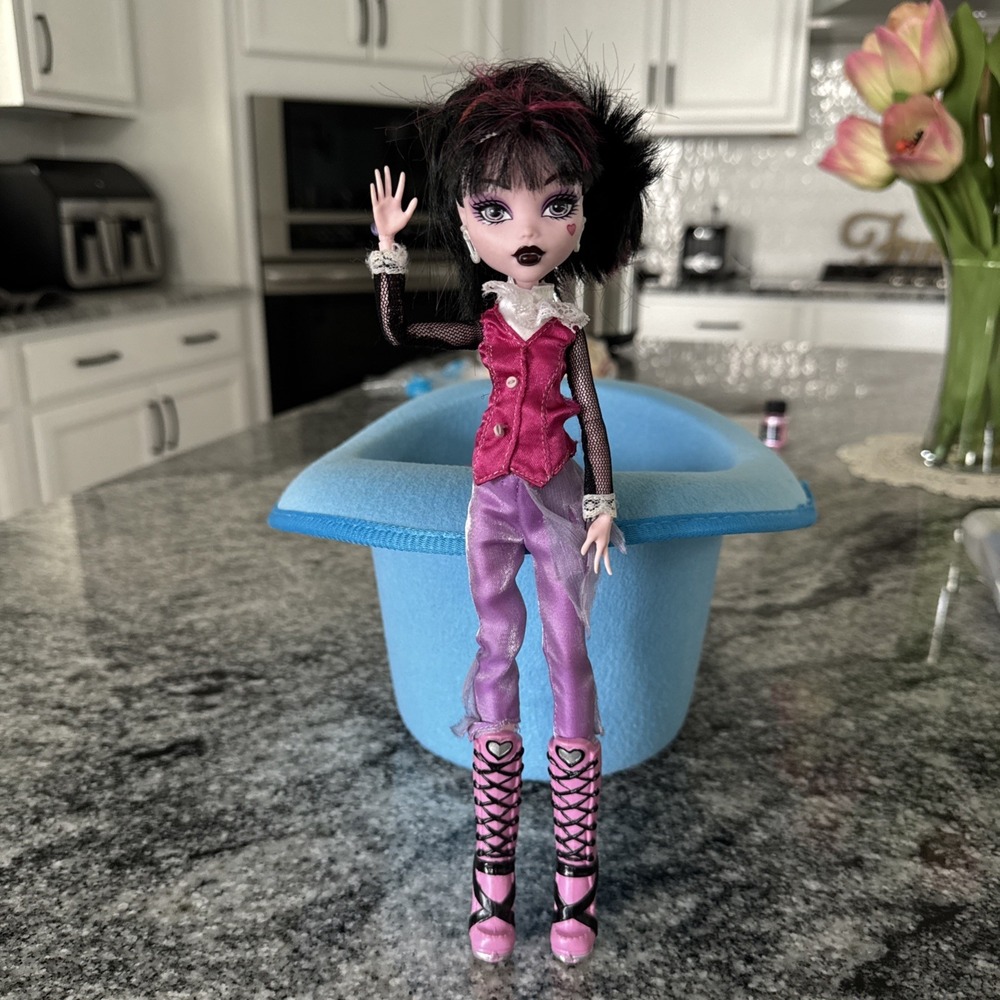 Monster High First Wave Draculaura With Outfit 2008